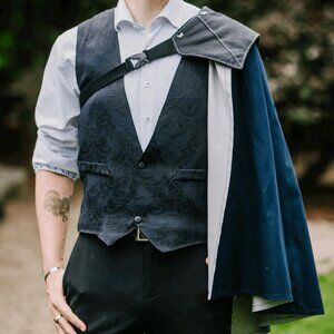 Volante | Auditore Cape | Roman Stone